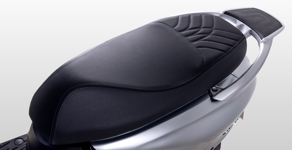 700mm超长坐垫设计,坐垫平缓,前后挪动无压力.jpg 700mm超长坐垫设计,坐垫平缓,前后挪动无压力.jpg